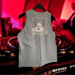 Grey and white vintage tank top
Men's tank top with print - graphite